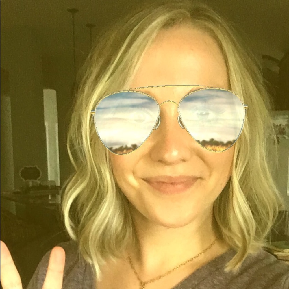 Meet your Posher, Lauren